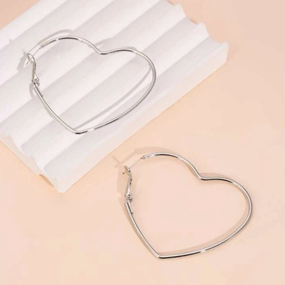 ⚜️𝟯𝟬%𝗢𝗙𝗙 𝗯𝘂𝗻𝗱𝗹𝗲𝘀 𝟯+⚜️ NEW Large Heart Hoop Earrings - Picture 12 of 15